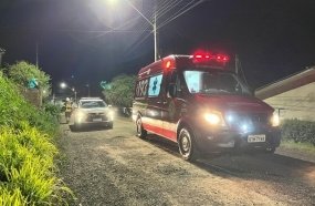 Briga entre irmãos termina com ferimentos por machado e faca