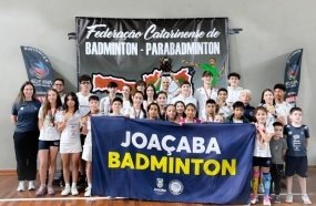 AMOB conquista o hexacampeonato catarinense de badminton