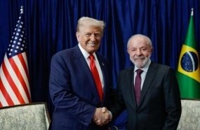 Lula se reúne com Trump e pede suspensão do tarifaço sobre exportações brasileiras