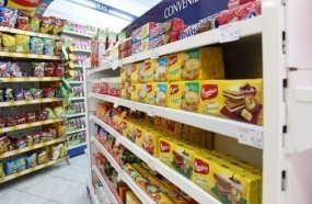 Deputados aprovam projeto que autoriza farmácias a venderem produtos de conveniência