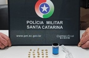 Indivíduo é preso com 31 pedras de crack após abordagem em Herval d’Oeste