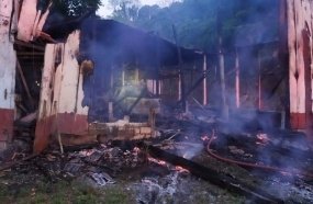 Incêndio atinge aviário e veículo no centro de Lacerdópolis