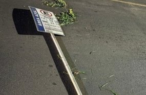 Homem em surto é preso após danificar pensão e placas de trânsito em Herval d´Oeste
