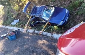 Mulher é resgatada de veículo após saída de pista na SC-355