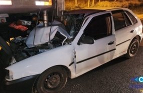 Idoso fica ferido após colidir carro na traseira de caminhão parado na SC-150