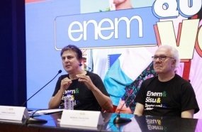 Mais de 70% dos inscritos comparecem ao primeiro dia do Enem 2025