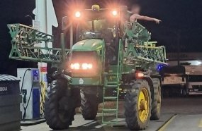 Homem embriagado tenta fugir com máquina agrícola após causar confusão em Fraiburgo