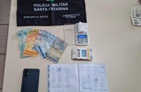 Homem é preso por tráfico após abordagem no centro de Erval Velho