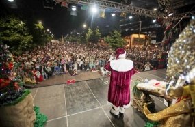 Natal da Gente começa com grande público e chegada do Papai Noel
