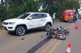 Colisão entre motocicleta e carro deixa jovem ferido na SC-355