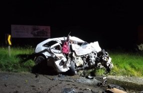 Motorista fica preso às ferragens após colisão frontal com caminhão na BR-282