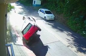 Motorista capota carro para evitar colisão em Herval d´Oeste 