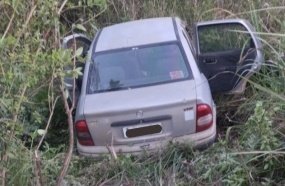 Idosa fica ferida após veículo sair da pista na BR-470