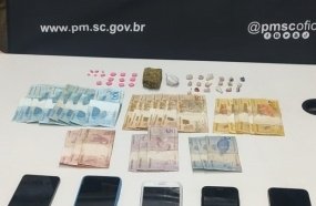 PM estoura ponto de drogas e prende quatro pessoas em Treze Tílias