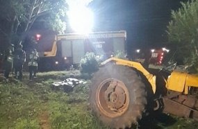 Homem é encontrado sem vida após trator capotar no Oeste