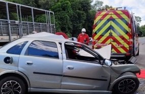 Jovem morre após colisão entre carro e caminhão na BR-153