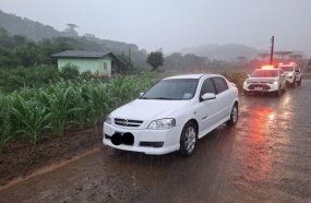 Mulher é presa por embriaguez ao volante após confusão em bar