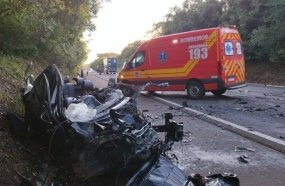 Farmacêutico morre em colisão frontal entre carro e carreta na BR-282