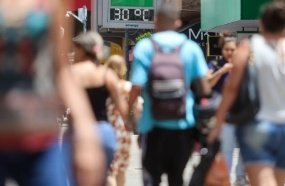 Santa Catarina terá verão quente, com chuva concentrada no litoral