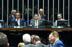 Senado aprova projeto que reduz penas de condenados por atos golpistas