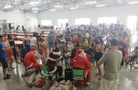 Natal das Crianças transforma tarde em momento de encanto no Santa Tereza