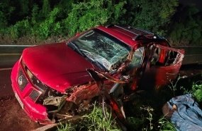 Motorista de caminhonete morre após colisão com caminhão na BR-282