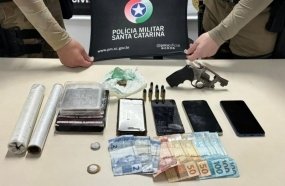 Três pessoas são presas com droga, arma e dinheiro em Joaçaba