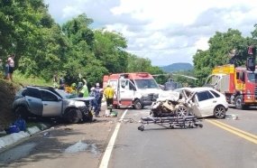 Motorista morre e cinco pessoas ficam feridas após colisão frontal na BR-282