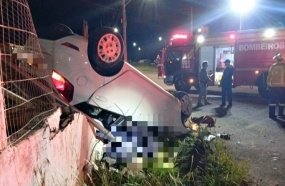Jovem de 24 anos morre após colisão seguida de capotamento na BR-470 