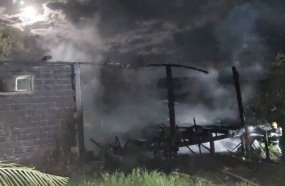 Morador sofre queimaduras ao tentar retirar móveis de casa em chamas