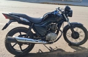 PM flagra adolescente e jovem realizando manobras perigosas com motocicletas