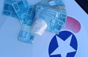 Jovem é presa com drogas e dinheiro falso ao tentar fazer depósito bancário