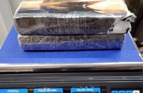 Receita Federal e Polícia Civil apreendem 2,2 kg de cocaína em transportadora