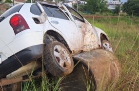 Suspeito de ‘tele-entrega’ de drogas é preso após fugir da polícia e capotar carro