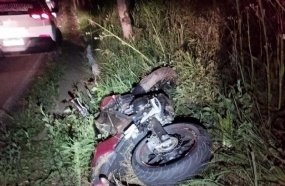 Jovem fica ferido após sofrer queda de motocicleta enquanto fugia da PM