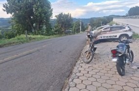 Motocicleta irregular é recolhida pela PM após denúncias de manobras perigosas