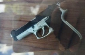 Homem é preso com réplica de pistola após agredir e ameaçar companheira