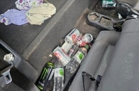 Motorista é preso por dirigir em zigue-zague e com latas de cerveja no carro