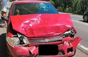 Engavetamento entre três veículos deixa casal ferido na BR-282