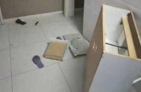 Homem é preso após agredir companheira e quebrar móveis da casa 