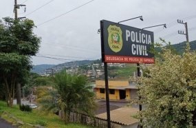 Suspeito de matar o próprio pai se apresenta à polícia e é preso