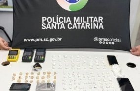 Dupla é presa por tráfico de drogas em conveniência de Herval d’Oeste