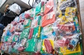 ONG Dindos do Bem entrega kits escolares a crianças carentes em Joaçaba e Herval d’Oeste