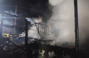 Incêndio destrói barracão no interior de Rio das Antas