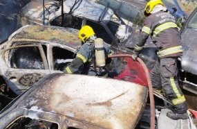 Incêndio em ferro-velho mobiliza bombeiros em Campos Novos