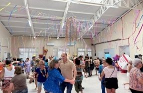 Carnaval do CRI reúne cerca de 100 idosos em tarde de alegria e integração