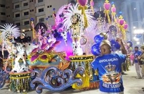 Vale Samba ressurge das cinzas e mostra na Avenida que o amor reconstrói 