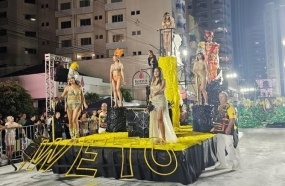 Soweto encanta o público com fábula em sua estreia no Carnaval de Joaçaba