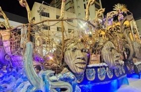 Acadêmicos do Grande Vale exalta raízes africanas no Carnaval de Joaçaba