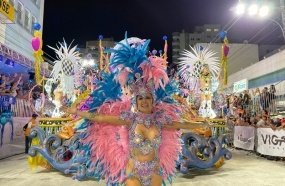 Avenida do Samba volta a brilhar na segunda noite do Carnaval
